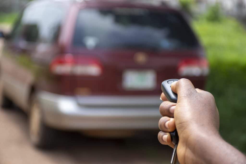 Placa de carro ilegível gera multa? Entenda o que diz a lei!