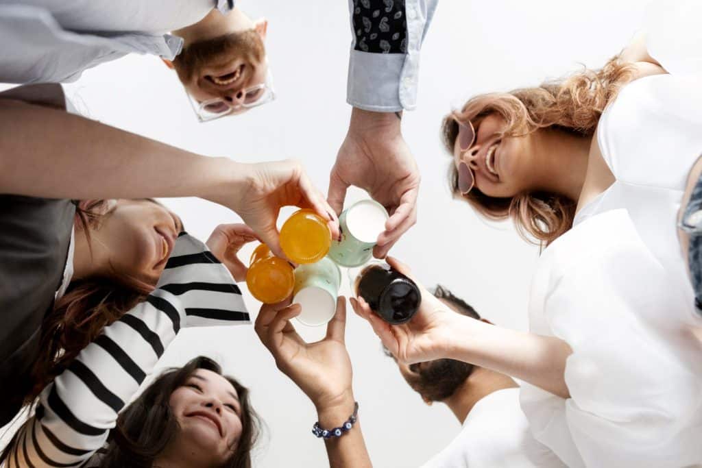 Como o Happy Hour Pode Ajudar Sua Saúde Mental
