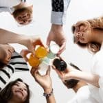 Como o Happy Hour Pode Ajudar Sua Saúde Mental