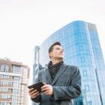 Investir em Experiências: Por Que Planejar o Casamento e Aprender um Novo Idioma Podem Caminhar Juntos