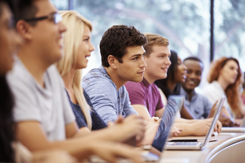 Dicas para Integrar o Presencial ao Digital nas Escolas