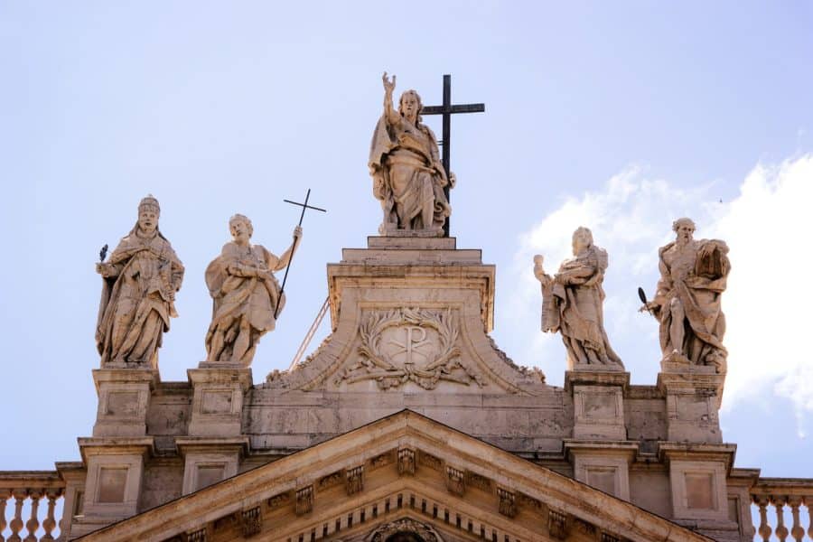 Voto feito aos santos para se obter uma graça: significado e curiosidades